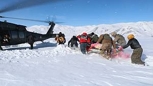  Erzurum'da askeri helikopterle hasta kurtarma operasyonu
