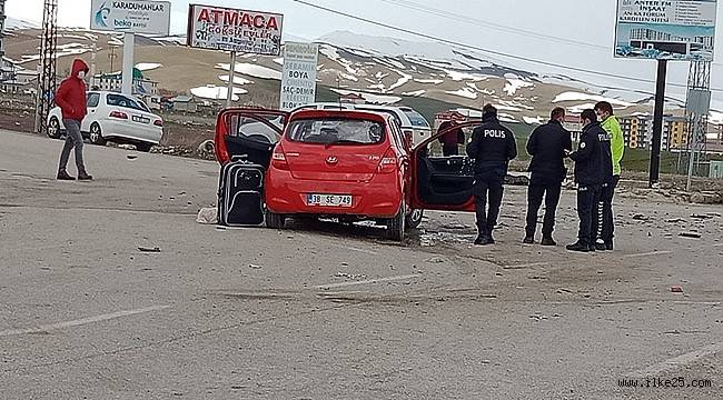 Karayazı'da trafik kazası: 3 yaralı