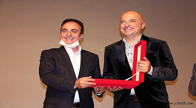ULUSAL PALANDÖKEN ÖDÜL TÖRENİNE ÜNLÜ YAĞMURU