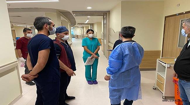  Erzurum İl Sağlık Müdürü Bedir'den sağlıkçılara moral ziyareti