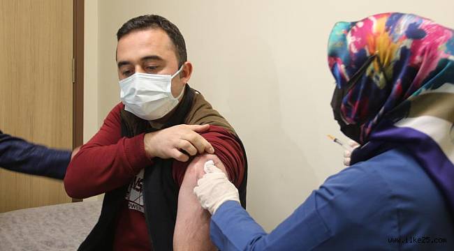 Turkovac aşısı Erzurum'da ilk gönüllüsüyle buluştu