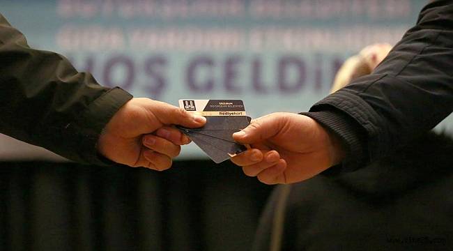 Büyükşehir'den ihtiyaç sahibi 3 bin aileye hediye kartı