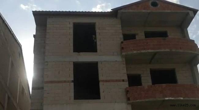Horasan'da inşaata çıkan genci polis ekipleri ikna etti