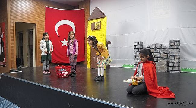 Tortum'da Miniklerden Tiyatro Gösterisi