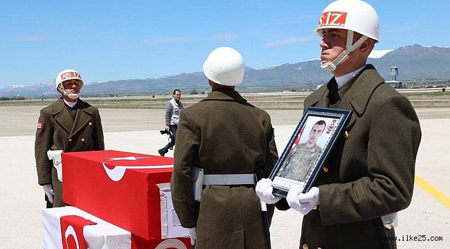 Erzurum Şehidine Ağladı