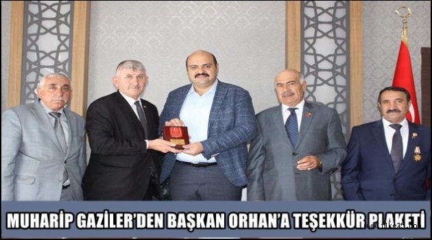 MUHARİP GAZİLER'DEN BAŞKAN ORHAN'A TEŞEKKÜR PLAKETİ