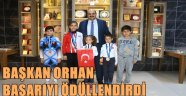  BAŞKAN ORHAN BAŞARIYI ÖDÜLLENDİRDİ