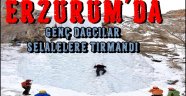 Genç Dağcılar, Buz Tutan Şelalelere Tırmandı