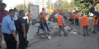 Batman’da çöpler polis eşliğinde toplanıyor