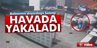 Babasının düşürdüğü bebeği havada yakaladı